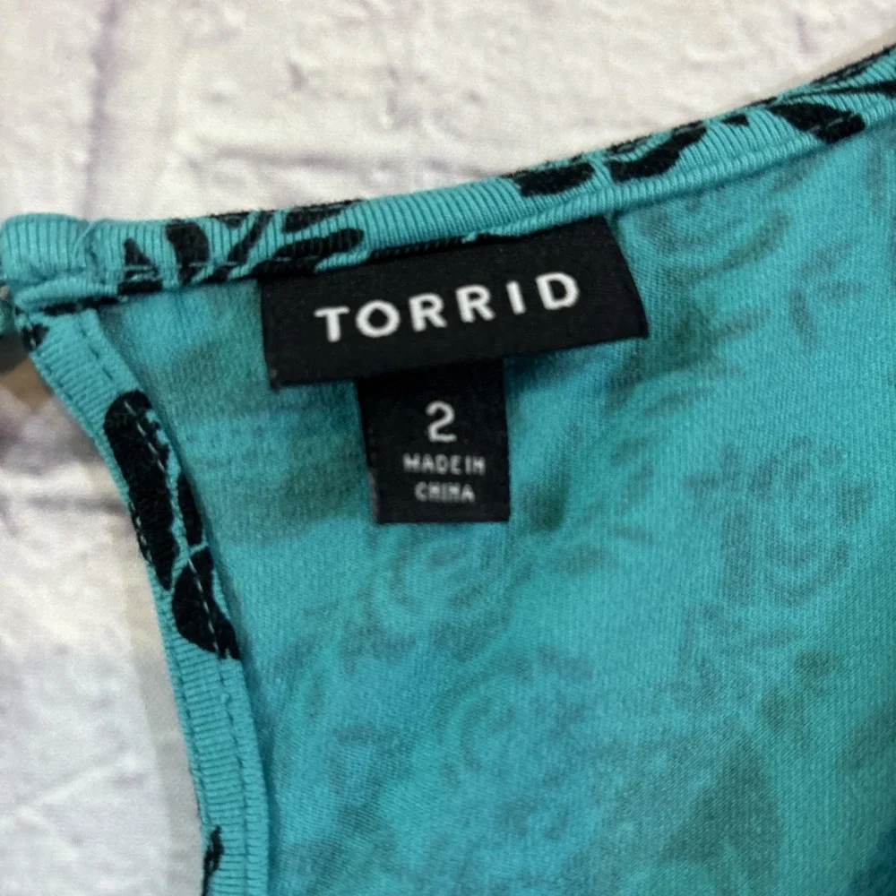 Torrid Size 2 Dress Skulls Roses Turquoise Black Keyhole Back Flowy Stretch Goth - Picture 2 of 7